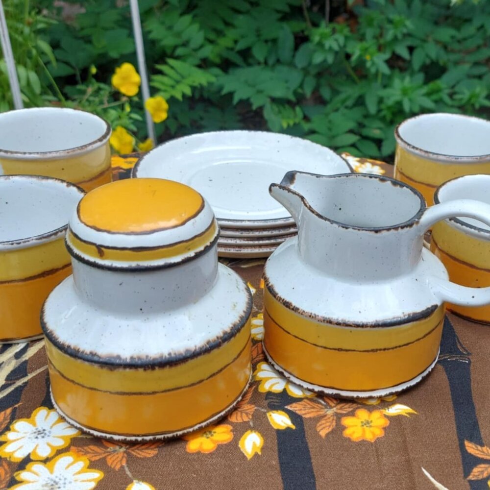 Vintage Stonehenge Midwinter Sun set 4 cups, 4 saucers, creamer, sugar dish